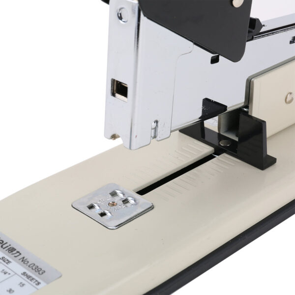 Deli stapler no. 0393, heavy duty, 210 sheets capacity, assorted colors Price in Doha Qatar - Image 3